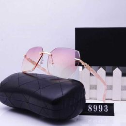 2024 Luxury Designer OFF Luxury Designer New Men's and Women's Sunglasses Off Overseas street shooting travel fashion glasses 8993