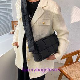 Bottgss Ventss Cassette Designer Tote bags for women online store Woven are popular this year new autumn and winter leisure messenger With Real Logo HA9X