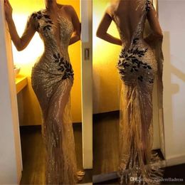Sexy Pailletten-Meerjungfrau-Abschlussballkleider Gold Sheer One Shoulder Long Sleeve Lace Applique Sweep Train Formelle Abendkleider BC09