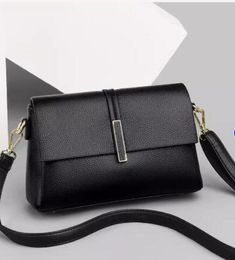 men tote crossbody Bags Luxury Designer fashion shopping wallet Camera Cases card pockets handbag Shoulder Bag m8977