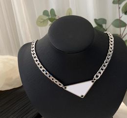 Metall Dreieck Brief Kurze Halskette Frauen Buchstaben Schlüsselbein Kette Neckalces Weiß Schwarz Mode Schmuck Zubehör7388596