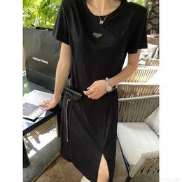 designer P Family 23 Summer New Style Fashion Triangle Split Slim Dress with Bag PPV8