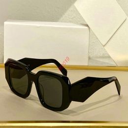 Symbole sunglasses with an oversized geometric design Top Quality New Fashion Sunglasses For Man Woman Eyewear Brand Designer Sun242t
