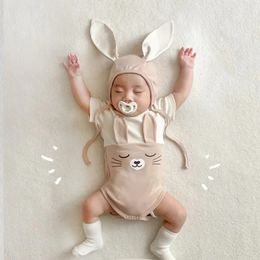 5631B born Clothes Baby Cute Bodysuit with Hat Summer Fashion Boys Clothes Rabbit Climbing Clothes 240305