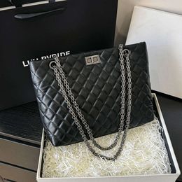 Factory Direct Supply Large Capacity Bag for Womens 2024 New Autumn and Winter Fashion Versatile Single Shoulder Crossbody Stylish Diamond Grid Chain Tote