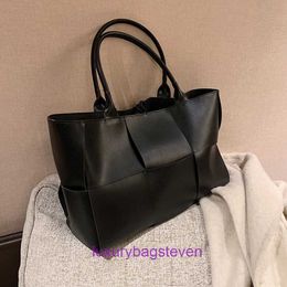 Bottgss Ventss Classic Designer Fashion Arco Tote Bag Autumn and Winter New Song Huiqiao Same Genuine Leather Woven Shopping Singleshou Have Real Logo