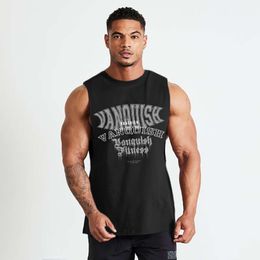 メンズタンクトップスポーツファーズノースリーブのTシャツ夏の新しいコットンクルーネッククイックドライ通気弾性ベストトレーニング服