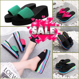 Высококачественная Gai 2024 Женские сандалии женские слайды Crystal Casual Shoes Platform Summer Beach Slipper 35-43