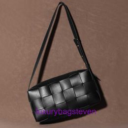 Top original Bottgss Ventss Cassette tote bags wholesale 2024 New Woven Pillow Bag with Two Layers of Cowhide Single Shoulder Underarm for With Real Logo