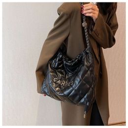 Shop For Online Sale Popular Bag for Women with Large Capacity in 2024 New Fashion Chain Single Shoulder Texture Internet Celebrity Diamond Grid Crossbody Bucket