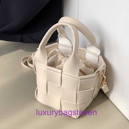 Top original wholesale Bottgss Ventss Cassette tote bags online shopThis years popular bucket bag for women new Korean version trendy an With Real Logo