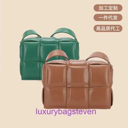 Top original Bottgss Ventss Cassette tote bags wholesale High sense woven bag niche design pillow new mini messenger small square in autumn 20 With Real Logo