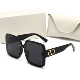 Designers sunglasses luxury Polarized Sunglass personality UV resistant popular men women Goggle For Women eyeglasses frame Vintag192g
