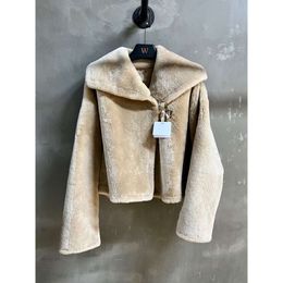 2023 Winter New Bat Sleeves Merino Integrated Short Loose Fashion Versatile Fur Coat For Women 340543