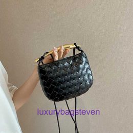 Bottgs's Vents's sardine Classic Designer Fashion Bag Super Hot Handwoven Small for Womens 2023 New Network Popular Crowd One Shoulder Crossbo With Real Logo