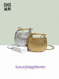 Bottgs's Vents's sardine Classic Designer Fashion Bag New series hand woven bag casual mini handbag Trend single shoulder cross body womens With Real Logo IO8K