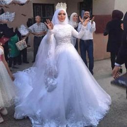 2020 Neue Saudi-arabische Kristallspitze Brautkleider Stehkragen Langarm Muslimische Brautkleider mit Perlen Sweep Zug A-Linie Wedding270T