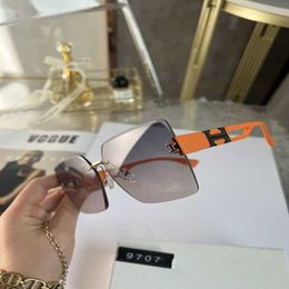 2024 Luxury Designer OFF Luxury Designer New Men's and Women's Sunglasses Off Letter Orange Frameless Female Summer Beach Sunscreen ins White
