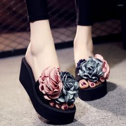 Slippers Med Low Shoes Woman 2024 Soft Luxury Slides Shale Female Beach Flower Comfort Designer Sabot Casual Fabric Hoof Heels P