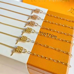 S925 Silver Clover Lock Head Key Bracelet Fashion Splice Chain Design Personalized Womens Jewelry Wholesale