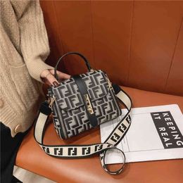 2022 Factory Whole handbag Single shoulder large capacity women's small versatile style267V