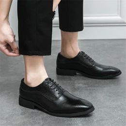 Dress Shoes Ecoleather Flatform Long Luxury Evening Dresses Sneakers Men 2024 Original Wedding Sport Styling Specials