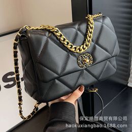 Shop Factory Wholesale Lingge Big Bag 2024 Winter New Trendy Fashion Network Red One Shoulder Crossbody Large Capacity Womens Chain Versatile