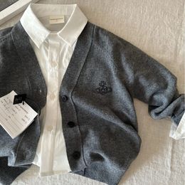 Весенне-осенний детский кардиган для мальчиков, однотонный универсальный повседневный детский свитер с длинными рукавами, свободное комфортное детское пальто 240301