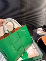 Totes 10A Designer Andiamo Bag Arco Woven Leather Tote Bag Fashion East-West Shopping Bag Luxury Handbag 2024 New Designer Top Quality Womens Bag Parrot Green Bag