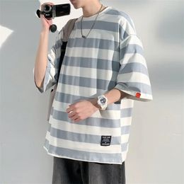 Mens Cotton T-shirt Striped Mens Oversized T Shirts Split Hem Fashion Tee Shirts Casual Wear Summer Tshirt 5XL Big Size for Man 240304