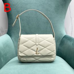 10A Designer Handbag Quilted sheepskin Shoulder Bag Lady Flap Bag 24CM Delicate knockoff Hobo Bag With Box YY017