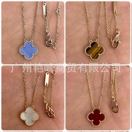 V Necklace 333High version Lucky Flower Collar Necklace needlework chalcedony 18k rose gold titanium steel double-sided Fanjia four leaf clover pendant