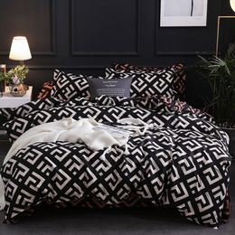 Luxury Black Bedding Set SIngle Full Size Polyester Bed Linen Duvet Cover Set Modern Bird Plaid Anime With Pillowcase2772