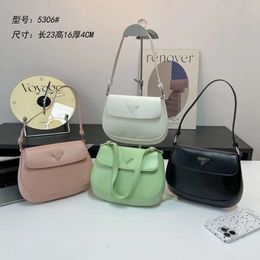 Design Bags Online Cheap Export Underarm Bag Womens 2024 New One Shoulder Handheld Style Simple and Premium Small Saddle