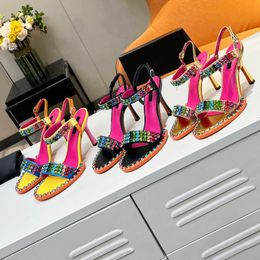 Neueste hochwertige High Heel Sandalen Frauen voller farbenfroher Diamant Luxusmarke Designerin echter Leder Fashion Metal Schnalle Party Kleid Schuhe große Größe