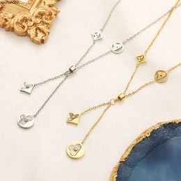 Fashion Necklace Pendant Designer Clover Gold Jewellery Charm Womens Love Long Chain Sier High Quality Waterproof Wedding Birthday Gift Qaee