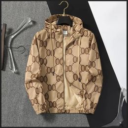 Męskie kurtki z kapturem cienkie designerskie okopy ochrony przeciwsłonecznej płaszcza Monogram Monogram Winter Coats luksusowe modne projektanty Hip Hop Kurtki