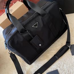 Nylon Black Duffle Bag Luxury Bags Designer Trefoil Handbag Shoulder Womens Large Travelling Bowling Boston Bags Mens Women Handba282C