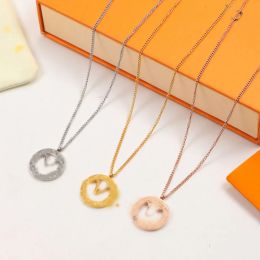 Classic Letter Round Pendant Chain Necklace Brand Designer Gold Silver Plated Stainless Steel Wedding Party Crystal Fashion Women Jewerlry Gifts Not Fade With Box