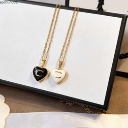 2024brand Enamel Heart Pendant Necklace Designer Necklaces Choker Black White Love Chain Women Stainless Steel Letter Jewellery Accessories Adjustable Zh9j
