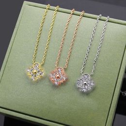 pendant necklaces designer Jewellery chains luxury bijoux cjewelers VC letter Four-leaf flower buckle full diamond carved single flo222G