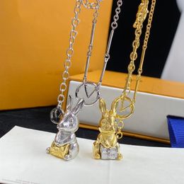 2023 Luxury Necklace Designer Female Stainless Steel Couple Rabbit V Gold Sliver Chain Pendant Jewelry Neck Gifts Accessories No B236d