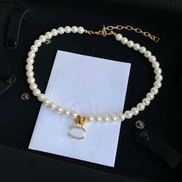 Pendant Necklaces Luxury Brand Designer Pendants Never Fading Pearl Crystal 18k Gold Plated Stainless Letter Choker Chain Jewellery Accessories Un12