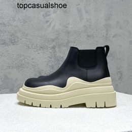 Bottegaa Vendetta Mens Martin Top quality BVs and Womens Same Boots Chelsea Boots New Autumn and Winter Motorcycle Boots Single Boots Short Pipe Smoke