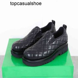 Bottega-Venetta Shoes Top-quality Bread Shoes Lingge Pineapple Genuine Leather One Foot Lefu Shoes Thick Soled High Mens