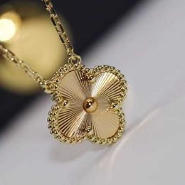 V Necklace 2022 Fashion Fantasy Style Four Leaf Grass Design High Grade Single Flower Titanium Steel Necklace 18k Rose Gold Pendant