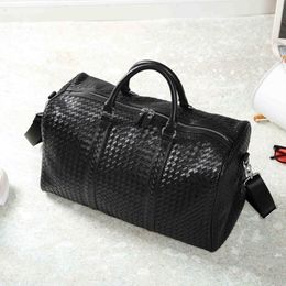 Factory whole men handbag hand-coded fashion Knitting bag street fashions Crochet leather fitness bags outdoor sports leisure 231N