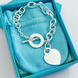 2024 Designer Luxury Brand Jewelry Chain Plated Peach Bangle v Gold Heart Light Versatile Couple Fashion Popular Bracelet Show Ersatile