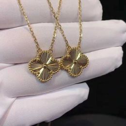 V Necklace V Gold Thick Plated 18k Rose Gold High Edition Single Flower Laser Necklace for Female Fan Family Lucky Four Leaf Grass Pendant Fashion High Grade 2220