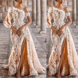 2023 Champagne One Shoulder Mermaid Wedding Dresses Bridal Gowns Thigh Slits Split Long Sleeve White Lace Appliques Overskirts Det2724